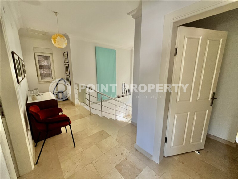 Villa 185 m² with sea views and a plot of 400 m², Bektas-id-8969-photo-11