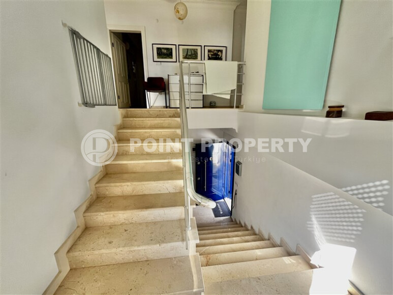 Villa 185 m² with sea views and a plot of 400 m², Bektas-id-8969-photo-12