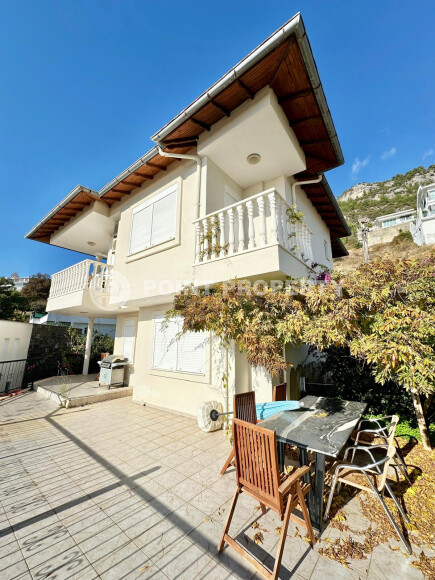Villa 185 m² with sea views and a plot of 400 m², Bektas-id-8969-photo-23