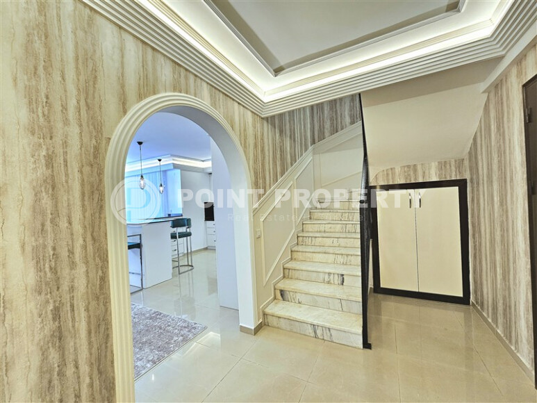 Двухуровневая квартира с хорошим ремонтом и современным дизайном на 4-м этаже с мансардой в 900 метрах от моря-id-4816-фото-10