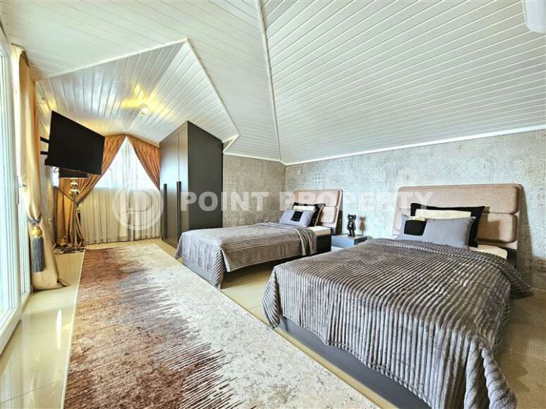 Двухуровневая квартира с хорошим ремонтом и современным дизайном на 4-м этаже с мансардой в 900 метрах от моря-id-4816-фото-13