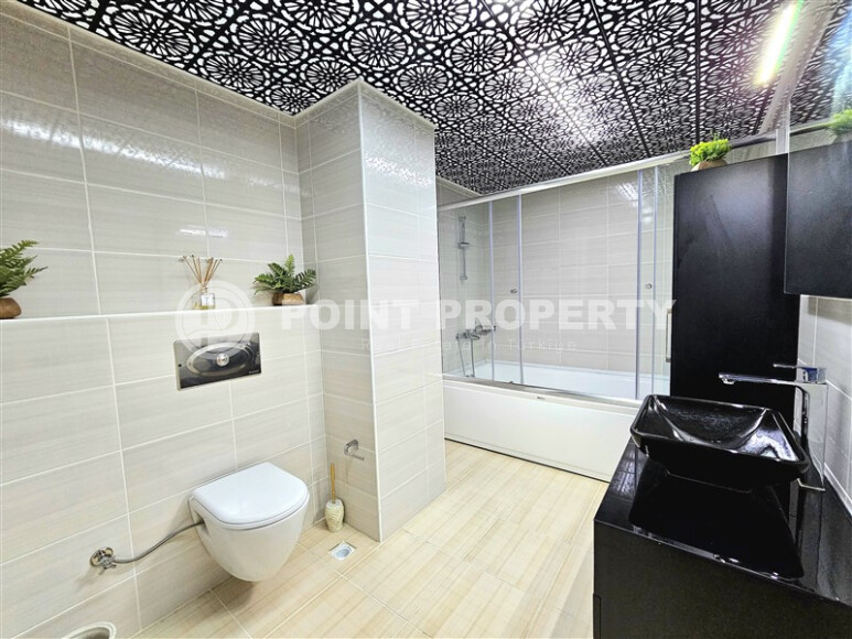 Двухуровневая квартира с хорошим ремонтом и современным дизайном на 4-м этаже с мансардой в 900 метрах от моря-id-4816-фото-17