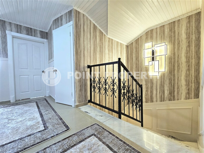 Двухуровневая квартира с хорошим ремонтом и современным дизайном на 4-м этаже с мансардой в 900 метрах от моря-id-4816-фото-15