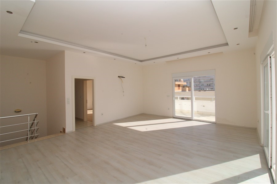 Duplex apartment 180 m² with sea view in Mahmutlar-id-8998-photo-3