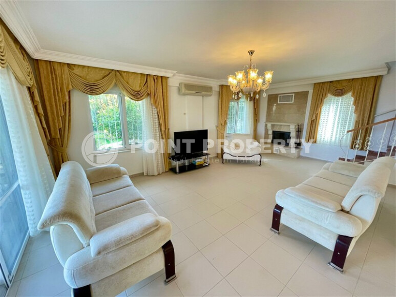 Elegant 280 m² Villa with Sea View in Kargicak-id-9002-photo-5