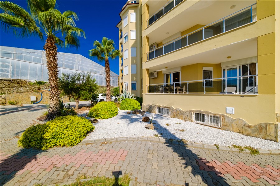 Просторное жилье: квартира 135 м² в районе Демирташ-id-9015-фото-2