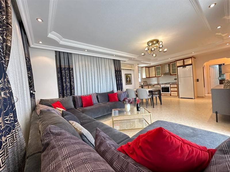 Spacious apartment 115 m² in the center of Alanya with sea view and residence permit-id-9052-photo-1