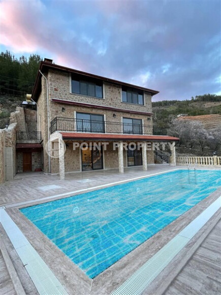 Luxury villa 250 m² with a plot of 840 m² in Dimcay area-id-9075-photo-1