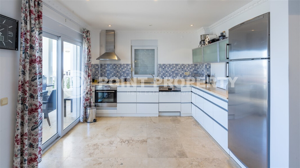 Добротная квартира в Джикджилли с ВНЖ и красивым видом на море-id-9116-фото-2