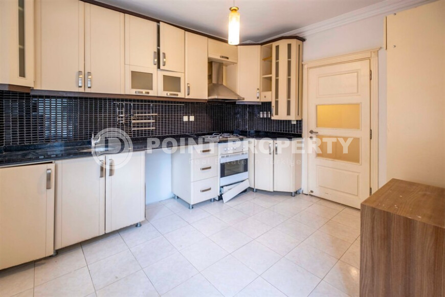 Просторная квартира 130 м² в Махмутларе, отдельная кухня-id-9204-фото-4