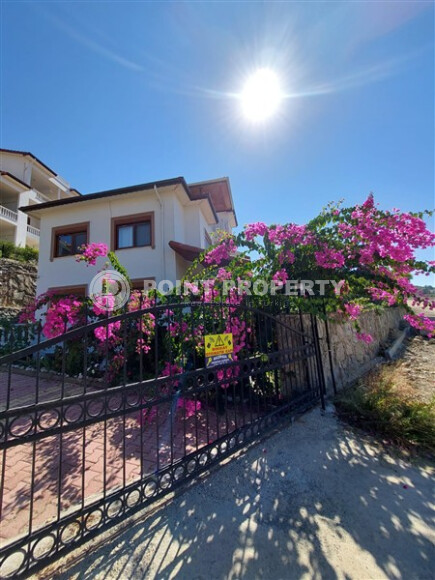 Spacious triplex villa 220 m² with sea view in Gazipasa, residence permit and citizenship-id-9208-photo-1