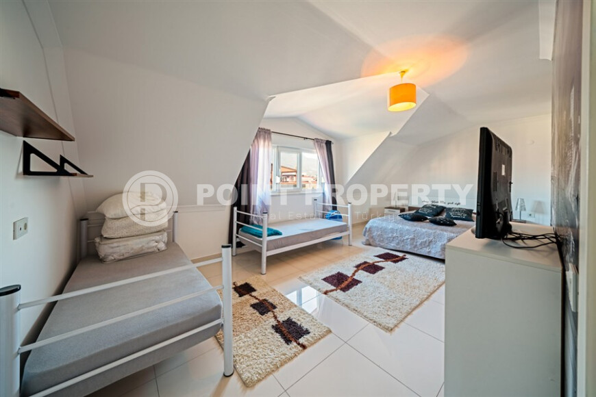 Светлый и просторный дуплекс 130 м² в 100 метрах от моря в районе Кестель-id-9251-фото-6