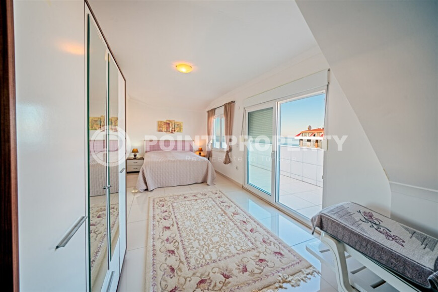 Светлый и просторный дуплекс 130 м² в 100 метрах от моря в районе Кестель-id-9251-фото-8