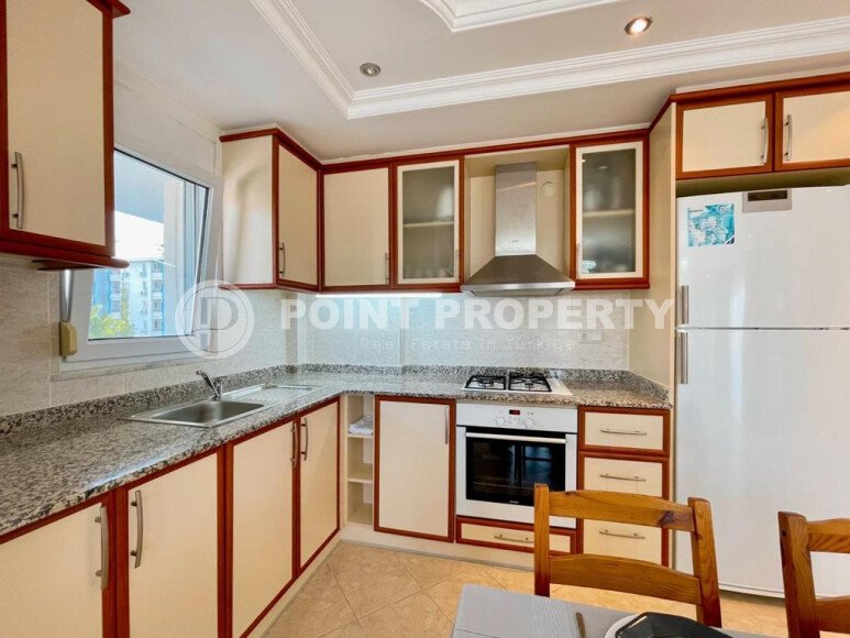 Spacious apartment 115 m² in the center of Alanya with sea view and residence permit-id-9052-photo-4