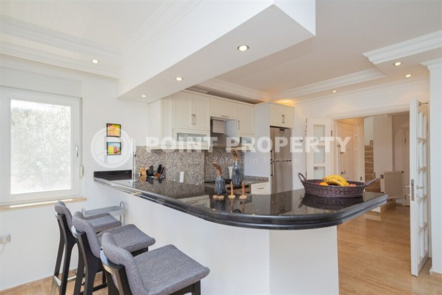 Потрясающая вилла 179 м², в комплексе вилл в центре Аланьи - Тепе-id-9361-фото-4