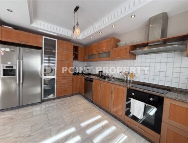 Two-level apartment 240 m² in the Kestel area, next to the river-id-9385-photo-4