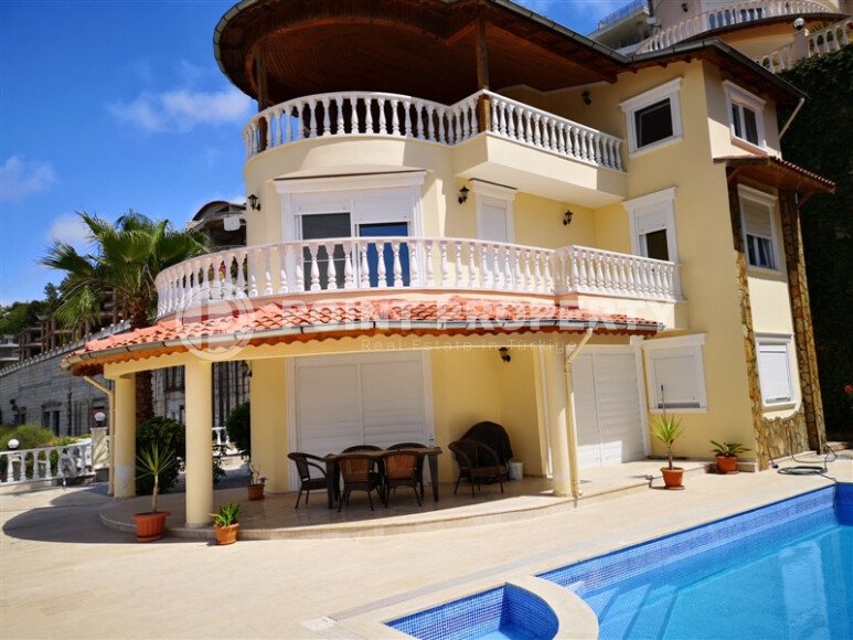 Villa 3+2, 200 m² with sea view in Kargicak-id-9418-photo-1