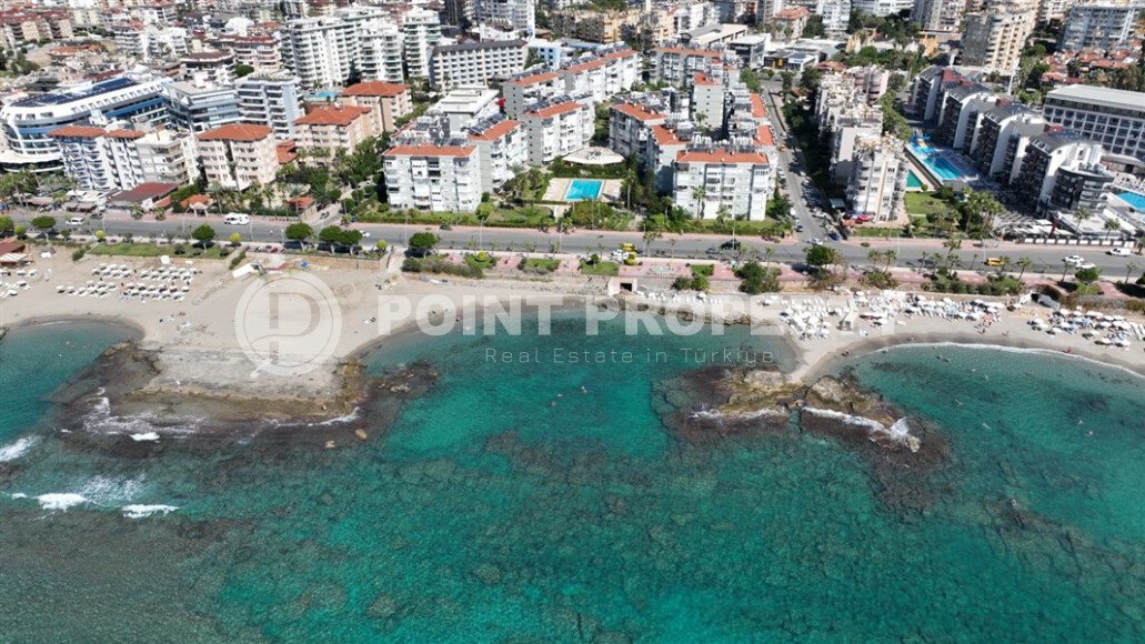 Spacious apartment 105 m² in Tosmur area, first line, sea view, residence permit-id-9426-photo-1