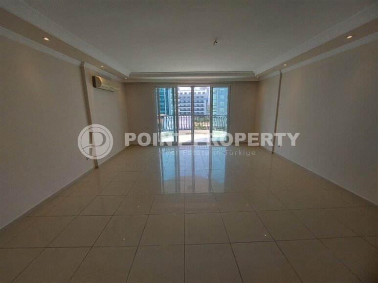 Spacious apartment 105 m² in Tosmur area, first line, sea view, residence permit-id-9426-photo-4