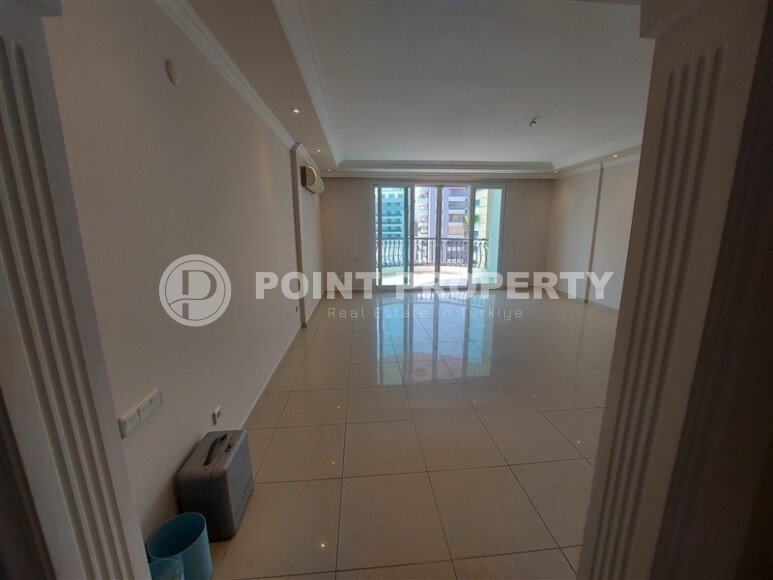 Spacious apartment 105 m² in Tosmur area, first line, sea view, residence permit-id-9426-photo-9
