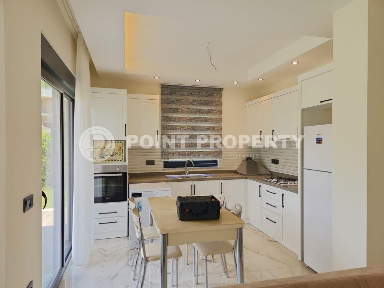 Stylish 2-storey 3+1 villa with an area of 220 m² in the Kargicak area-id-9446-photo-3