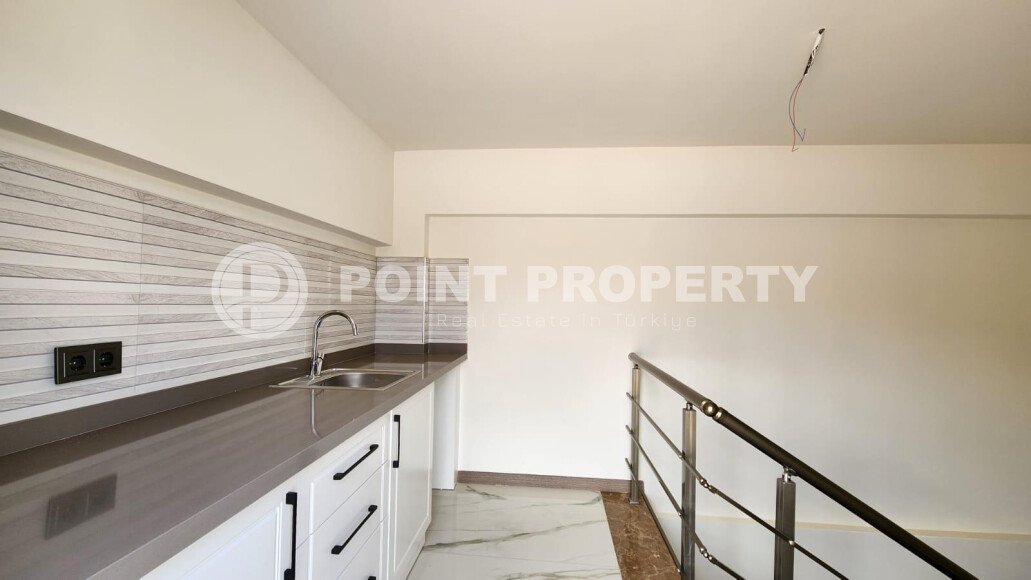 Stylish 2-storey 3+1 villa with an area of 220 m² in the Kargicak area-id-9446-photo-16