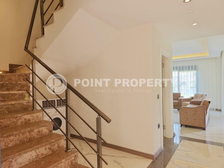 Stylish 2-storey 3+1 villa with an area of 220 m² in the Kargicak area-id-9446-photo-20