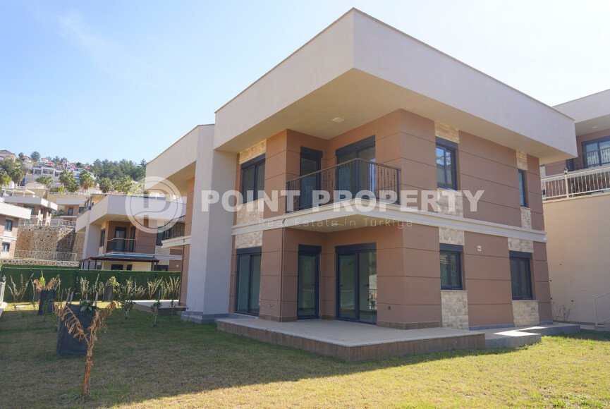 Stylish 2-storey 3+1 villa with an area of 220 m² in the Kargicak area-id-9446-photo-33