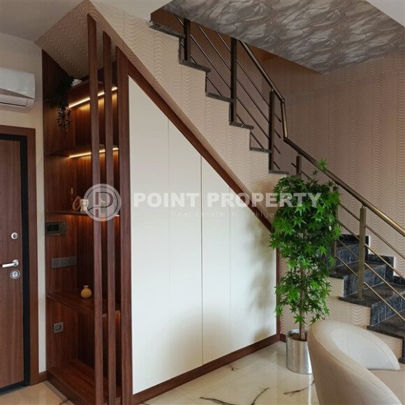 Двухуровневая квартира 2+1 с видом на море и дизайнерским ремонтом в Бююкхасбахче, возможность получения ВНЖ-id-9499-фото-11