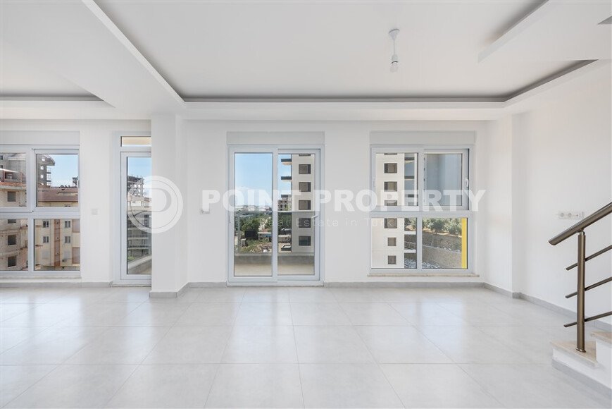 Penthouse 2+1 with a beautiful view in a new complex in Avsallar-id-9512-photo-3