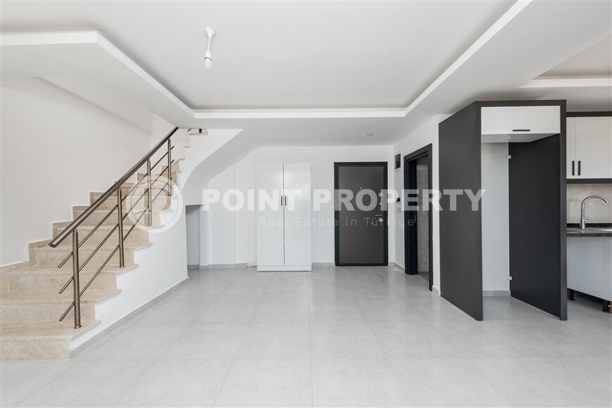 Penthouse 2+1 with a beautiful view in a new complex in Avsallar-id-9512-photo-4