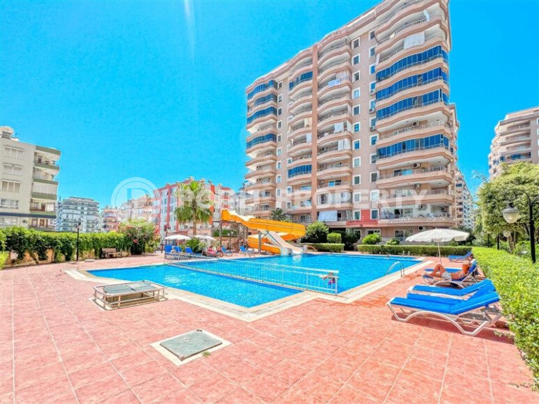 Spacious apartment with furniture and appliances in the Mahmutlar area, in a complex with a huge territory and developed infrastructure.-id-9535-photo-1