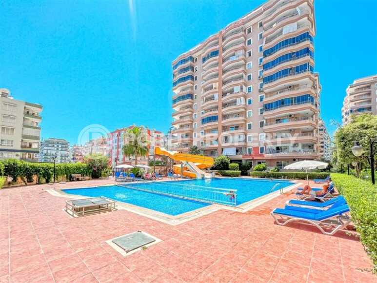 Spacious apartment with furniture and appliances in the Mahmutlar area, in a complex with a huge territory and developed infrastructure.-id-9535-photo-2