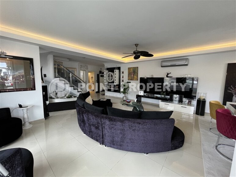 Large two-level apartment 3+1 with an area of 235 m² in the Saray area, the center of Alanya-id-9567-photo-9