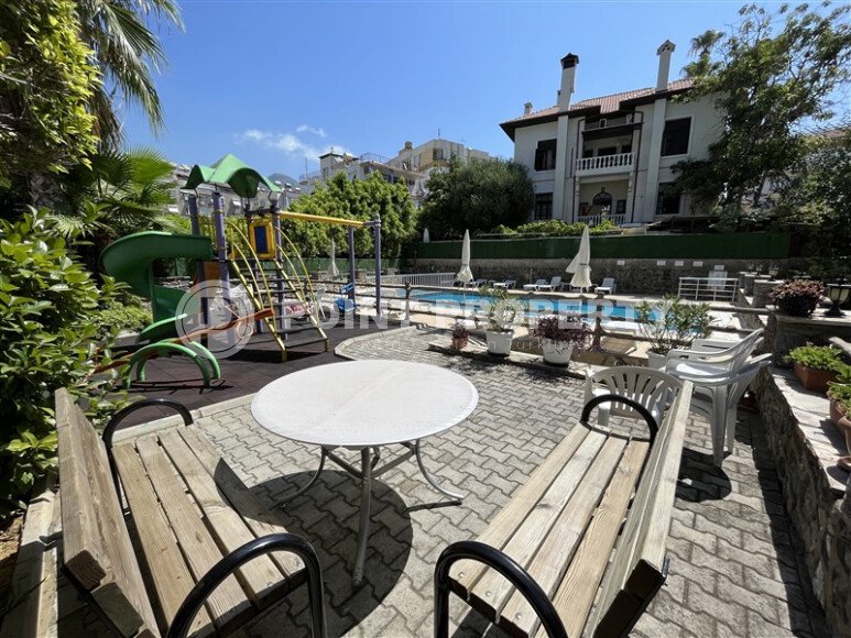 Large two-level apartment 3+1 with an area of 235 m² in the Saray area, the center of Alanya-id-9567-photo-47