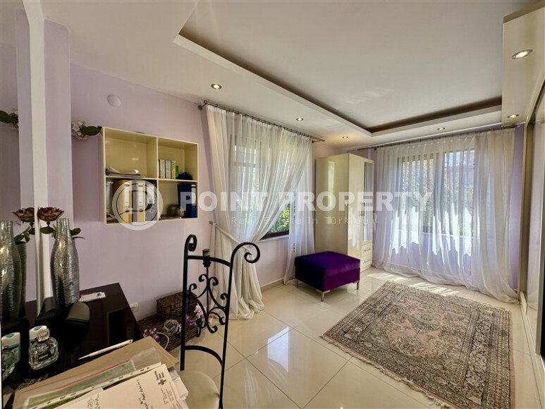 Panoramic triplex villa 250 m² with furniture, sea and Kale views in Bektas area, Alanya-id-9590-photo-4