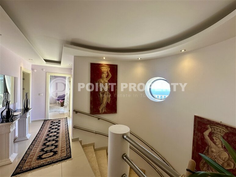 Panoramic triplex villa 250 m² with furniture, sea and Kale views in Bektas area, Alanya-id-9590-photo-9