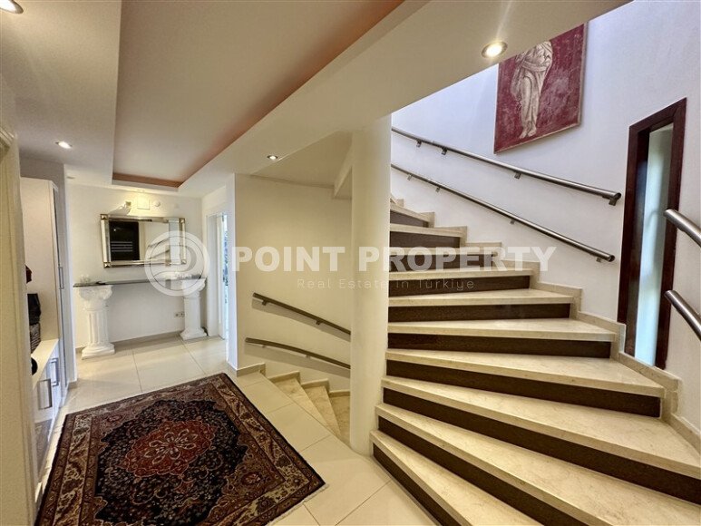 Panoramic triplex villa 250 m² with furniture, sea and Kale views in Bektas area, Alanya-id-9590-photo-13