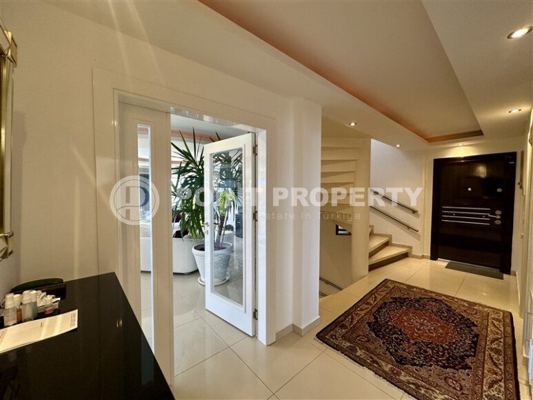 Panoramic triplex villa 250 m² with furniture, sea and Kale views in Bektas area, Alanya-id-9590-photo-18