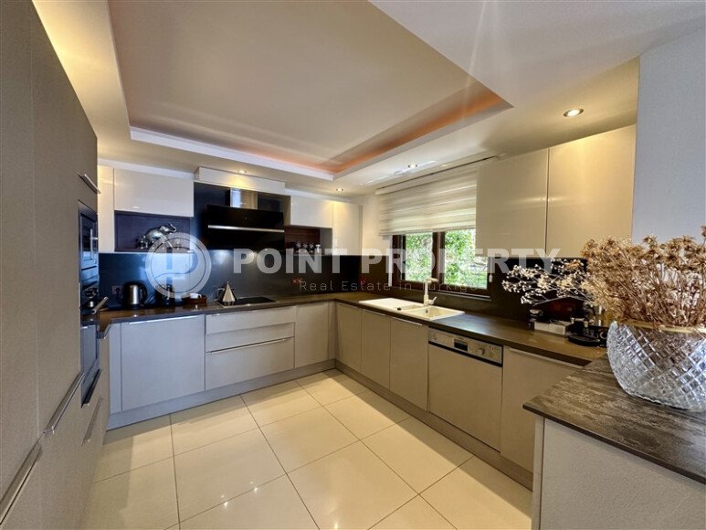 Panoramic triplex villa 250 m² with furniture, sea and Kale views in Bektas area, Alanya-id-9590-photo-19