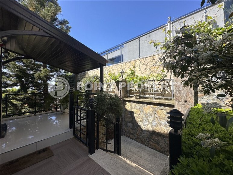 Panoramic triplex villa 250 m² with furniture, sea and Kale views in Bektas area, Alanya-id-9590-photo-29