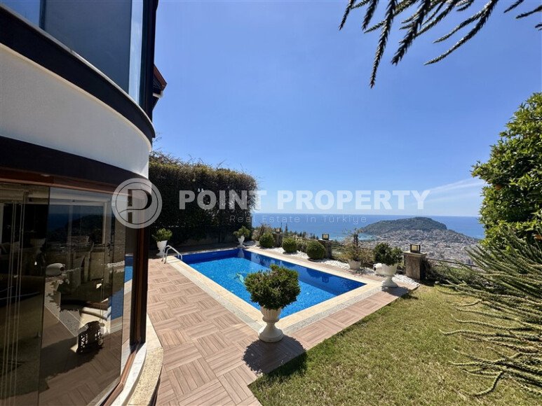Panoramic triplex villa 250 m² with furniture, sea and Kale views in Bektas area, Alanya-id-9590-photo-31