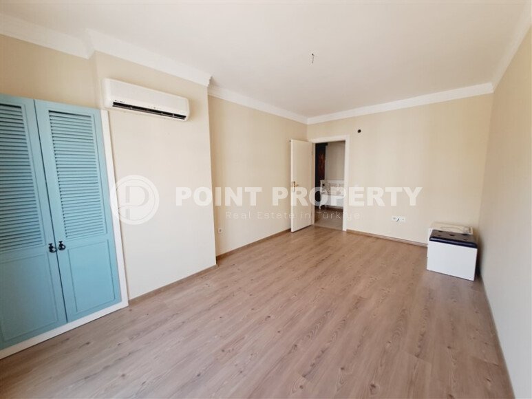 Spacious apartment 250 m² with the possibility of residence permit and citizenship in the Oba area-id-9608-photo-17