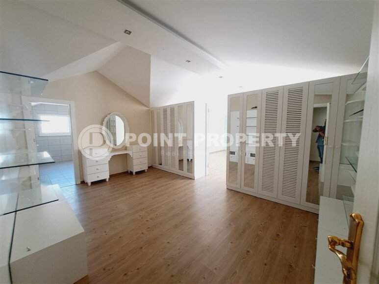 Spacious apartment 250 m² with the possibility of residence permit and citizenship in the Oba area-id-9608-photo-18
