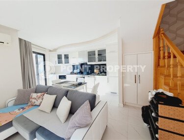 Furnished duplex 2+1, 100 m² in the center of Alanya with hotel infrastructure in the Cleopatra beach area-id-9630-photo-3