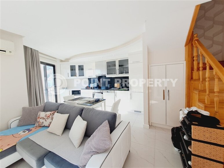 Furnished duplex 2+1, 100 m² in the center of Alanya with hotel infrastructure in the Cleopatra beach area-id-9630-photo-3