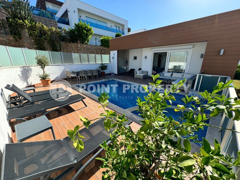 Villa 4+1, 300 m² with private pool and garden in Kargicak-id-9651-photo-1