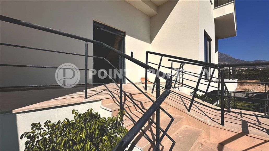 Modern duplex 140 m² with terrace and picturesque view in Kargicak-id-9652-photo-18