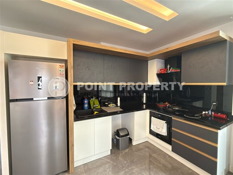 Three-room apartment right on the seashore in the center of Alanya directly from the owner.-id-9713-photo-3