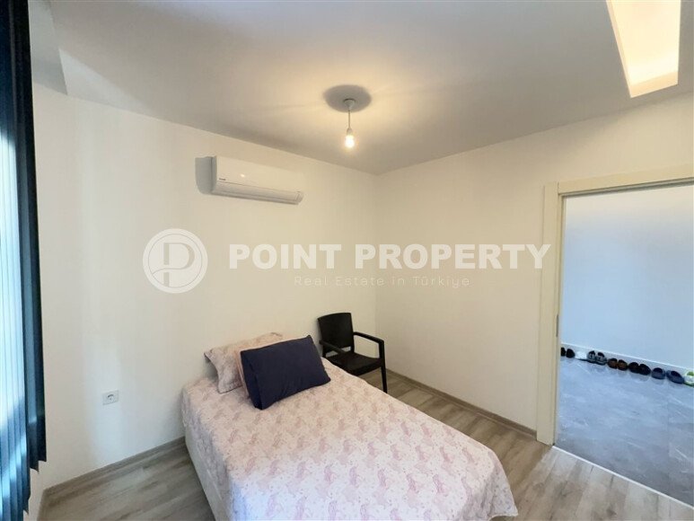 Three-room apartment right on the seashore in the center of Alanya directly from the owner.-id-9713-photo-8